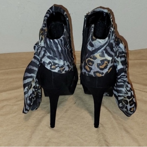 Wild Rose Animal Print Scarf Black Heeled Ankle Bootie Gilly - Picture 6 of 6